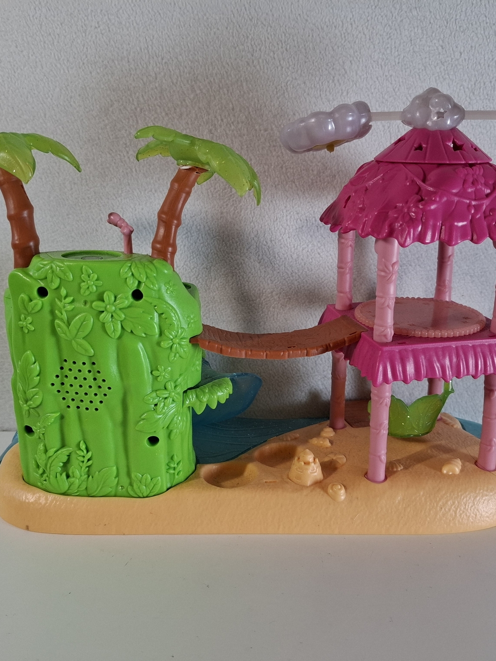 Hatchimals Tropical Playset - Pink & Green Island Adventure - Picture 4 of 11